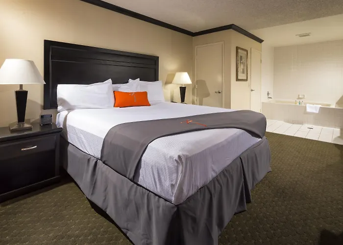Canoga Hotel At Warner Center